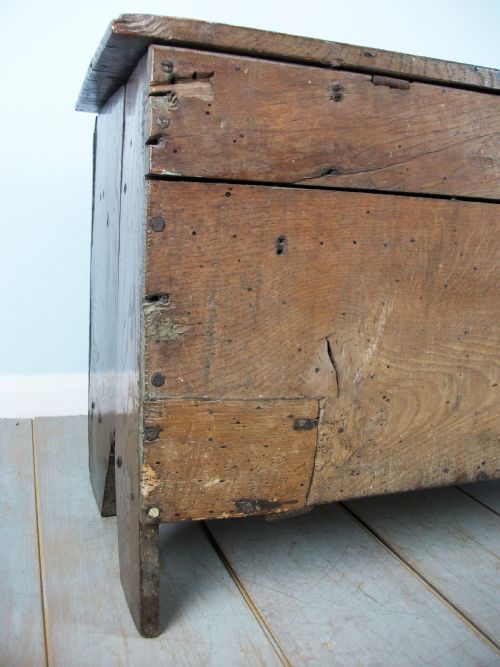 SMALL 17TH CENTURY OAK COFFER - ADDITIONAL PHOTO 9
