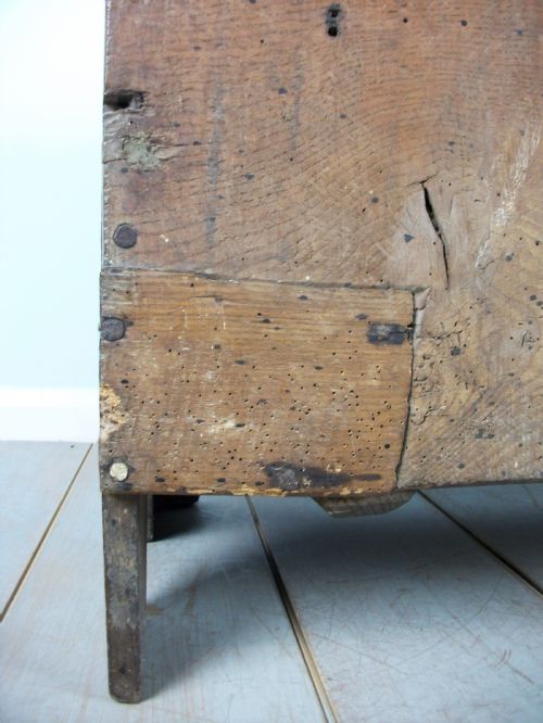 SMALL 17TH CENTURY OAK COFFER - ADDITIONAL PHOTO 10