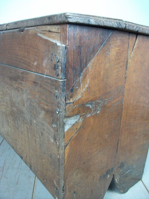 SMALL 17TH CENTURY OAK COFFER - ADDITIONAL PHOTO 11