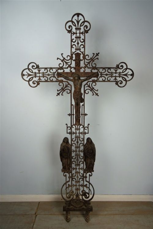 c19th large architectural iron cross crucifix - CATEGORY: ANTIQUE METAL - DATED 19TH CENTURY