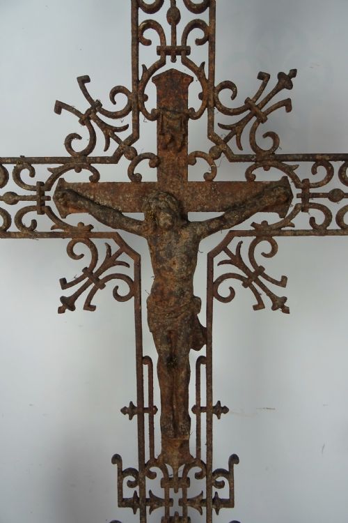 C19TH LARGE ARCHITECTURAL IRON CROSS CRUCIFIX - ADDITIONAL PHOTO 2
