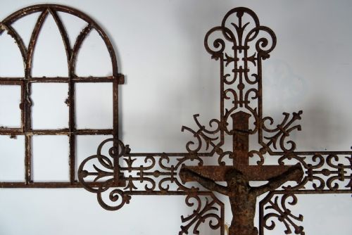 C19TH LARGE ARCHITECTURAL IRON CROSS CRUCIFIX - ADDITIONAL PHOTO 7