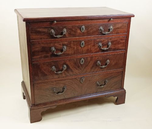 GEORGIAN C1750 SMALL PROPORTIONED BACHELORS CHEST OF DRAWERS - ADDITIONAL PHOTO 16
