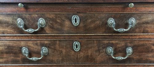 GEORGIAN C1750 SMALL PROPORTIONED BACHELORS CHEST OF DRAWERS - ADDITIONAL PHOTO 10