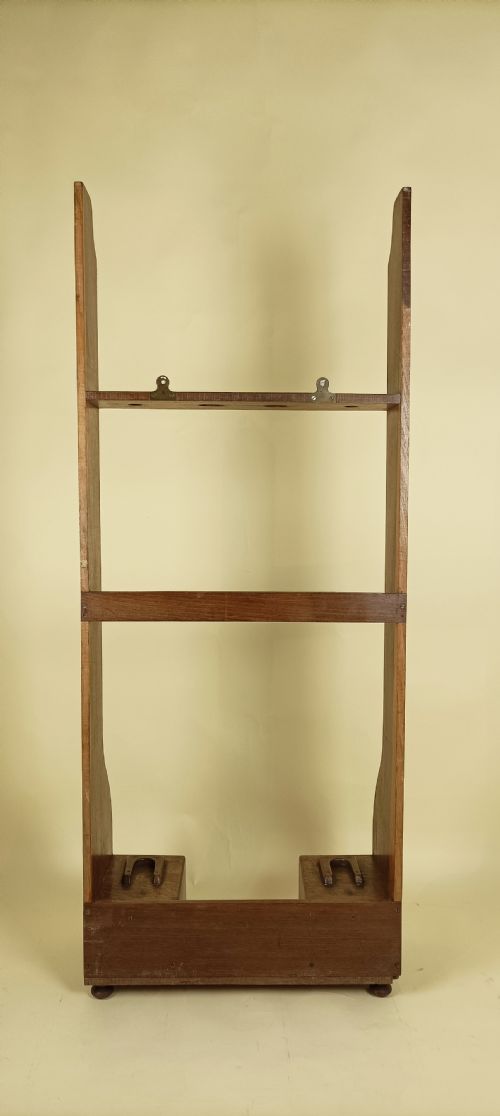 ANTIQUE EARLY 20TH CENTURY OAK VERTICAL GUN RACK - ADDITIONAL PHOTO 1
