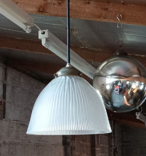 HOLOPHANE BELL PENDANT LIGHT - ADDITIONAL PHOTO 1