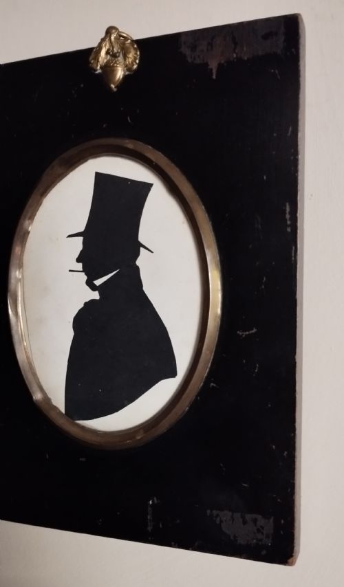 VICTORIAN HAND CUT SILHOUETTE OF A GENTLEMAN - ADDITIONAL PHOTO 3
