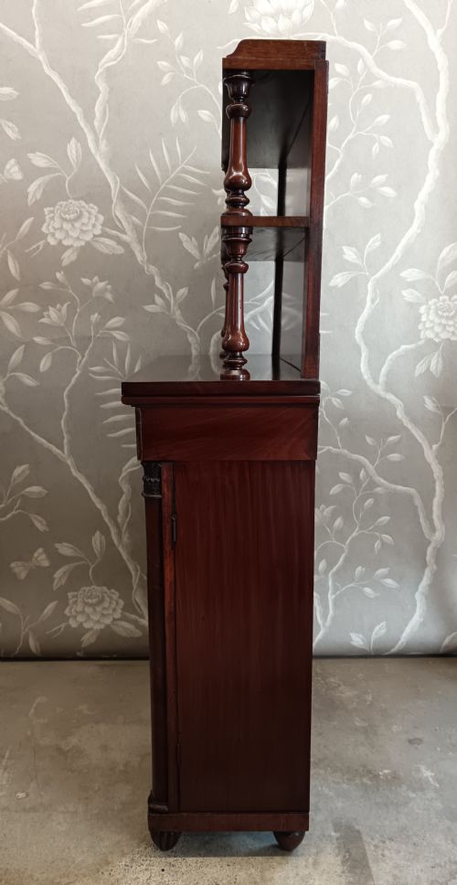 SMALL REGENCY MAHOGANY CHIFFONIER - ADDITIONAL PHOTO 4