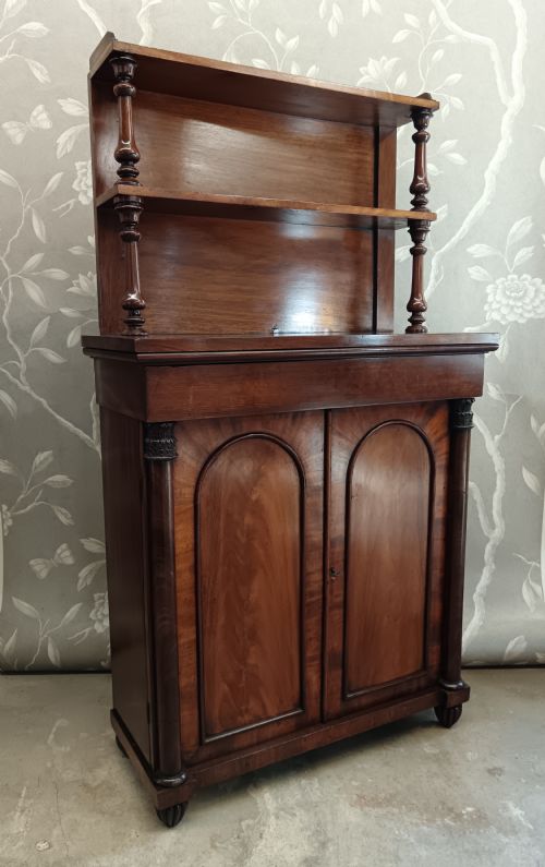 SMALL REGENCY MAHOGANY CHIFFONIER - ADDITIONAL PHOTO 2