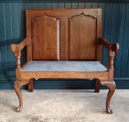 SMALL GEORGIAN TWO SEATER OAK SETTLE BENCH - ADDITIONAL PHOTO 1