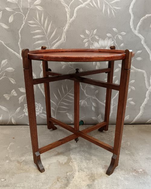 ANTIQUE OAK REVERTABLE FOLDING CARD COFFEE TABLE