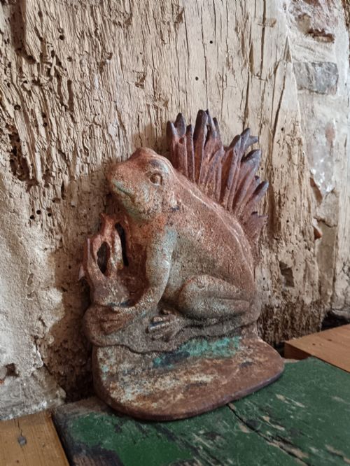 ANTIQUE 18901910 CAST IRON FIGURAL FROG REED DOORSTOP DOOR PORTER - ADDITIONAL PHOTO 1