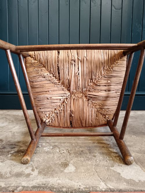 LATE 19TH CENTURY ARTS CRAFTS 'SUSSEX' FIRESIDE ARMCHAIR WITH SPINDLE BACK RUSH SEAT - ADDITIONAL PHOTO 9