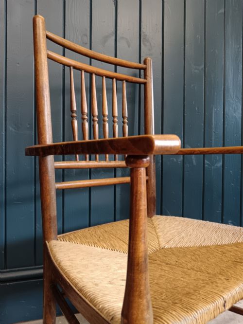 LATE 19TH CENTURY ARTS CRAFTS 'SUSSEX' FIRESIDE ARMCHAIR WITH SPINDLE BACK RUSH SEAT - ADDITIONAL PHOTO 10