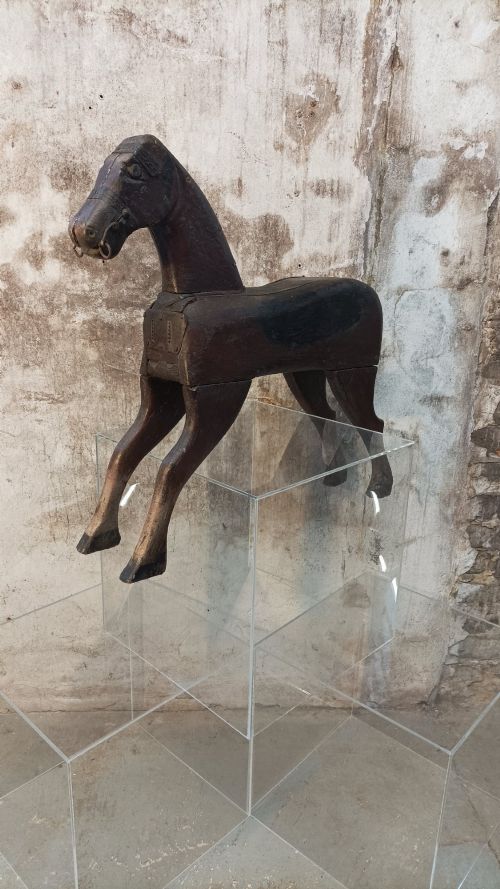 FOLK ART NAIVE PRIMITIVE PAINTED WOODEN HORSE SCULPTURE - ADDITIONAL PHOTO 5
