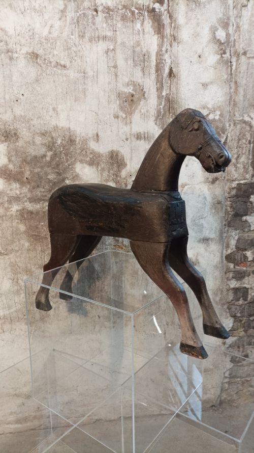 FOLK ART NAIVE PRIMITIVE PAINTED WOODEN HORSE SCULPTURE