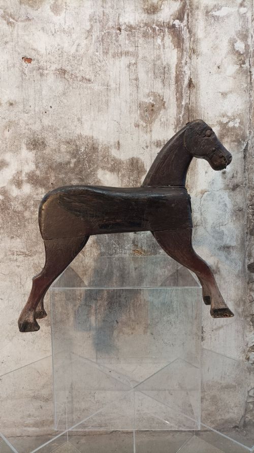 FOLK ART NAIVE PRIMITIVE PAINTED WOODEN HORSE SCULPTURE - ADDITIONAL PHOTO 7