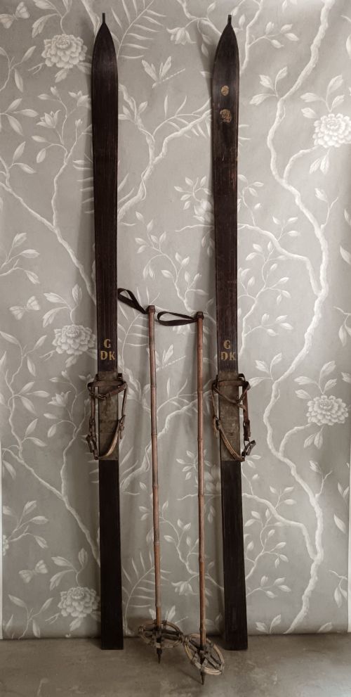 RARE 7'8 TURNOFTHECENTURY NORWEGIAN WOODEN SKIS BAMBOO POLES BY LH HAGEN CO CHRISTIANIA CIRCA 19001920