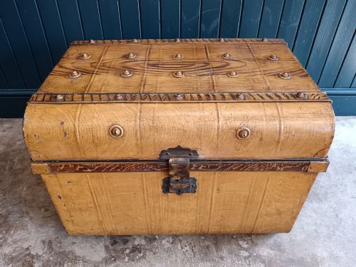 LARGE ANTIQUE FAUXWOOD PAINTED METAL STEAMER TRUNK C1890 - ADDITIONAL PHOTO 13