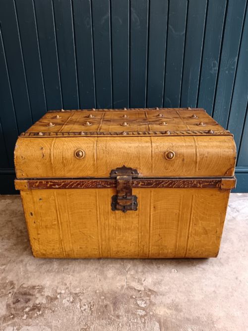 LARGE ANTIQUE FAUXWOOD PAINTED METAL STEAMER TRUNK C1890 - ADDITIONAL PHOTO 14