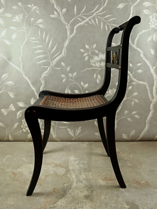 FINE REGENCY EBONISED TRAFALGAR SABRE LEG SIDE CHAIR WITH ORIGINAL CANE SEAT C1815 - ADDITIONAL PHOTO 1