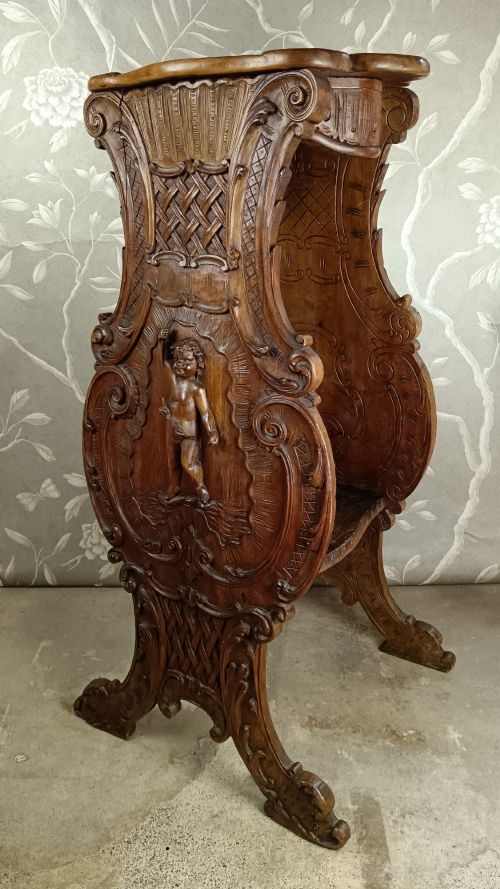 AN EXCEPTIONAL 19TH CENTURY ITALIAN CARVED WALNUT PEDESTAL STAND - ADDITIONAL PHOTO 1