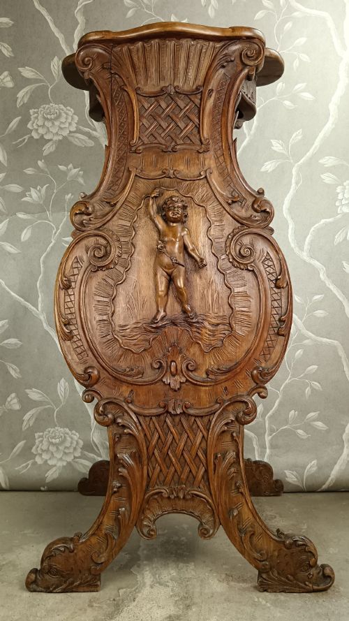 AN EXCEPTIONAL 19TH CENTURY ITALIAN CARVED WALNUT PEDESTAL STAND