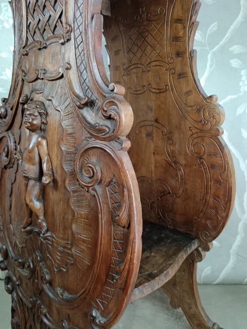 AN EXCEPTIONAL 19TH CENTURY ITALIAN CARVED WALNUT PEDESTAL STAND - ADDITIONAL PHOTO 5