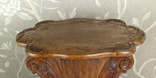 AN EXCEPTIONAL 19TH CENTURY ITALIAN CARVED WALNUT PEDESTAL STAND - ADDITIONAL PHOTO 8