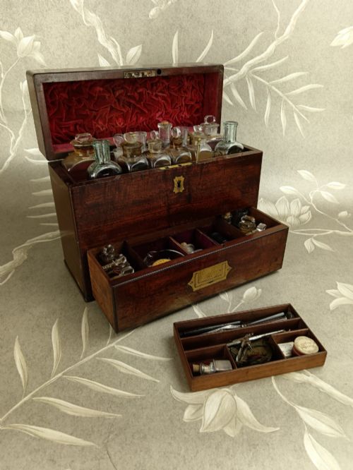 FINE GEORGIAN MAHOGANY CAMPAIGN TRAVELLING APOTHECARY CHEST - ADDITIONAL PHOTO 2