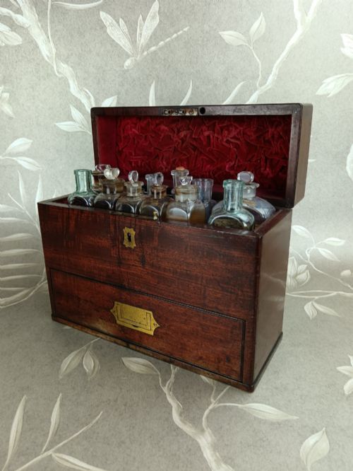 FINE GEORGIAN MAHOGANY CAMPAIGN TRAVELLING APOTHECARY CHEST - ADDITIONAL PHOTO 4
