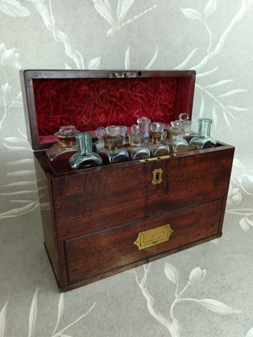 FINE GEORGIAN MAHOGANY CAMPAIGN TRAVELLING APOTHECARY CHEST - ADDITIONAL PHOTO 5