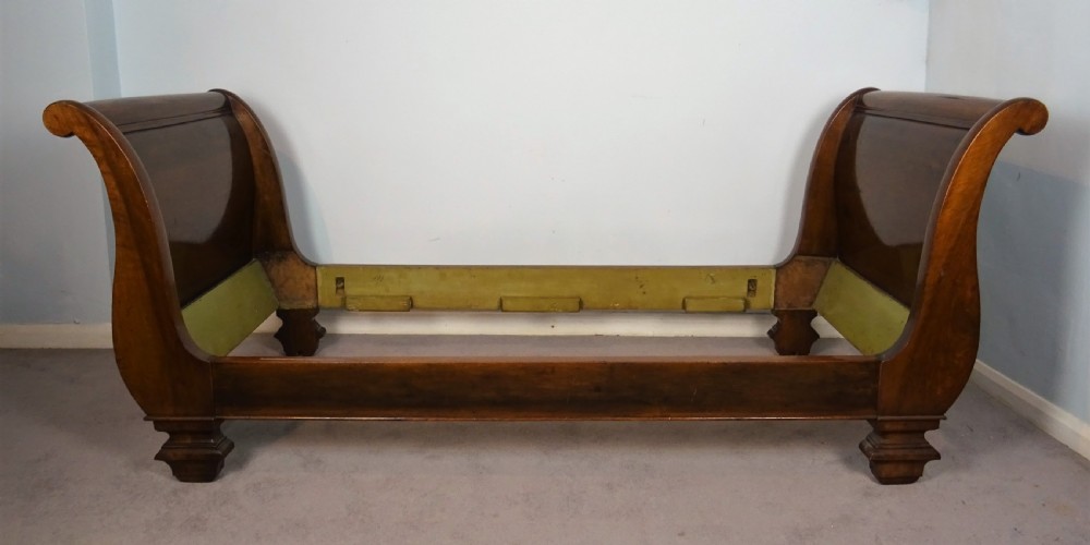 Italian Sleigh Bed Lit Bateau View II