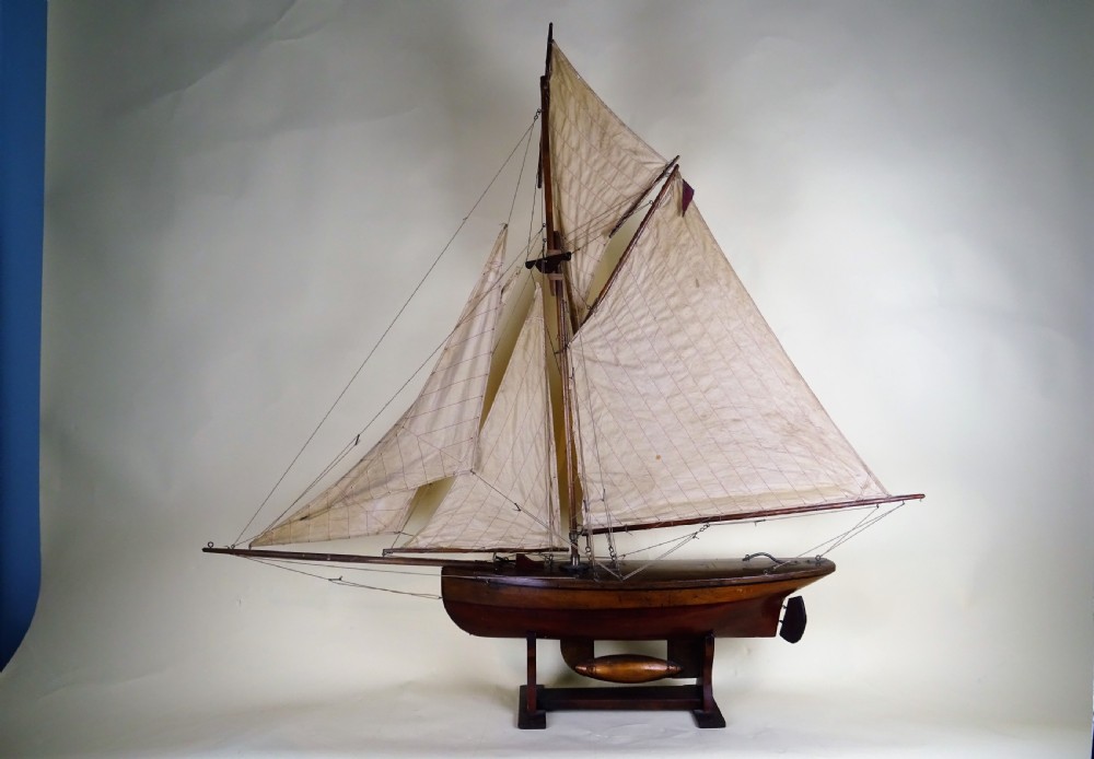 Antique Edwardian Pond Yacht