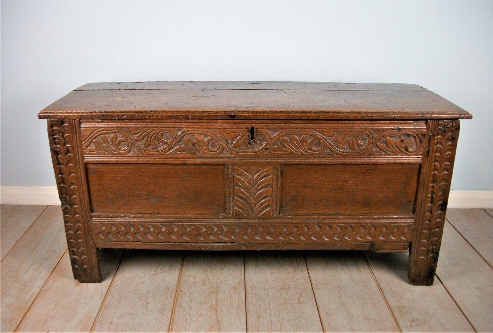 Small 17th century Oak Coffer View XIII