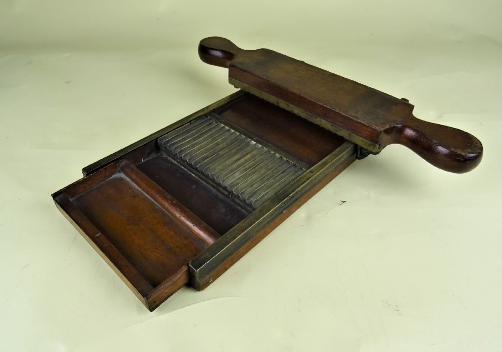 19th century Chemist's pill-making machine View VII