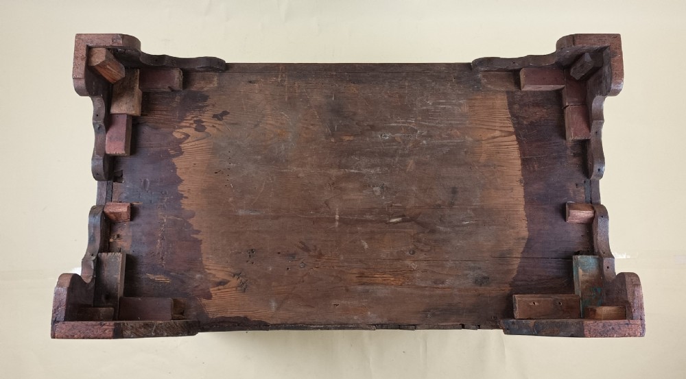 Georgian c1750 Small Proportioned Bachelors Chest of Drawers View XII