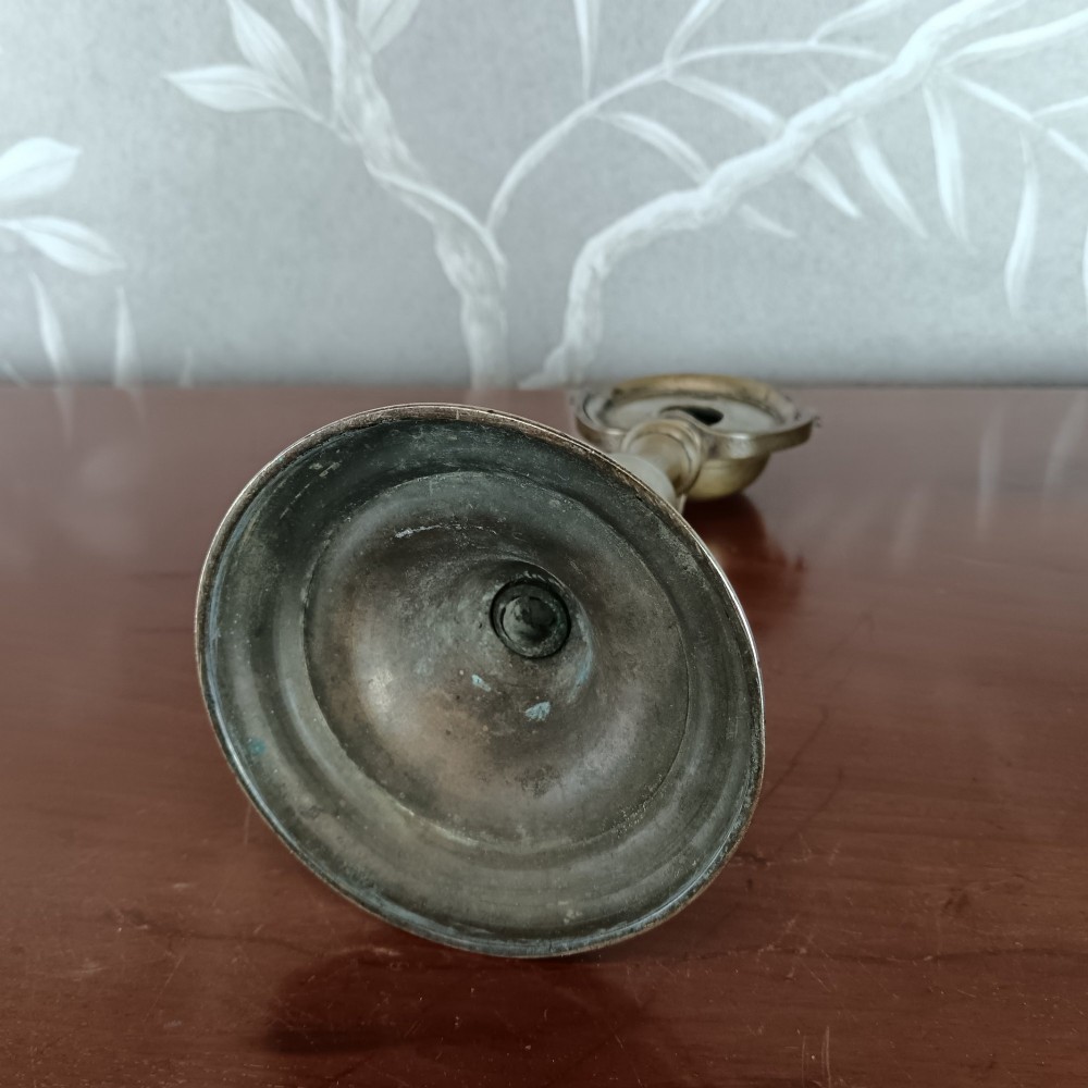 Antique brass oil lamp with a gimballed (swivelling) bowl View V