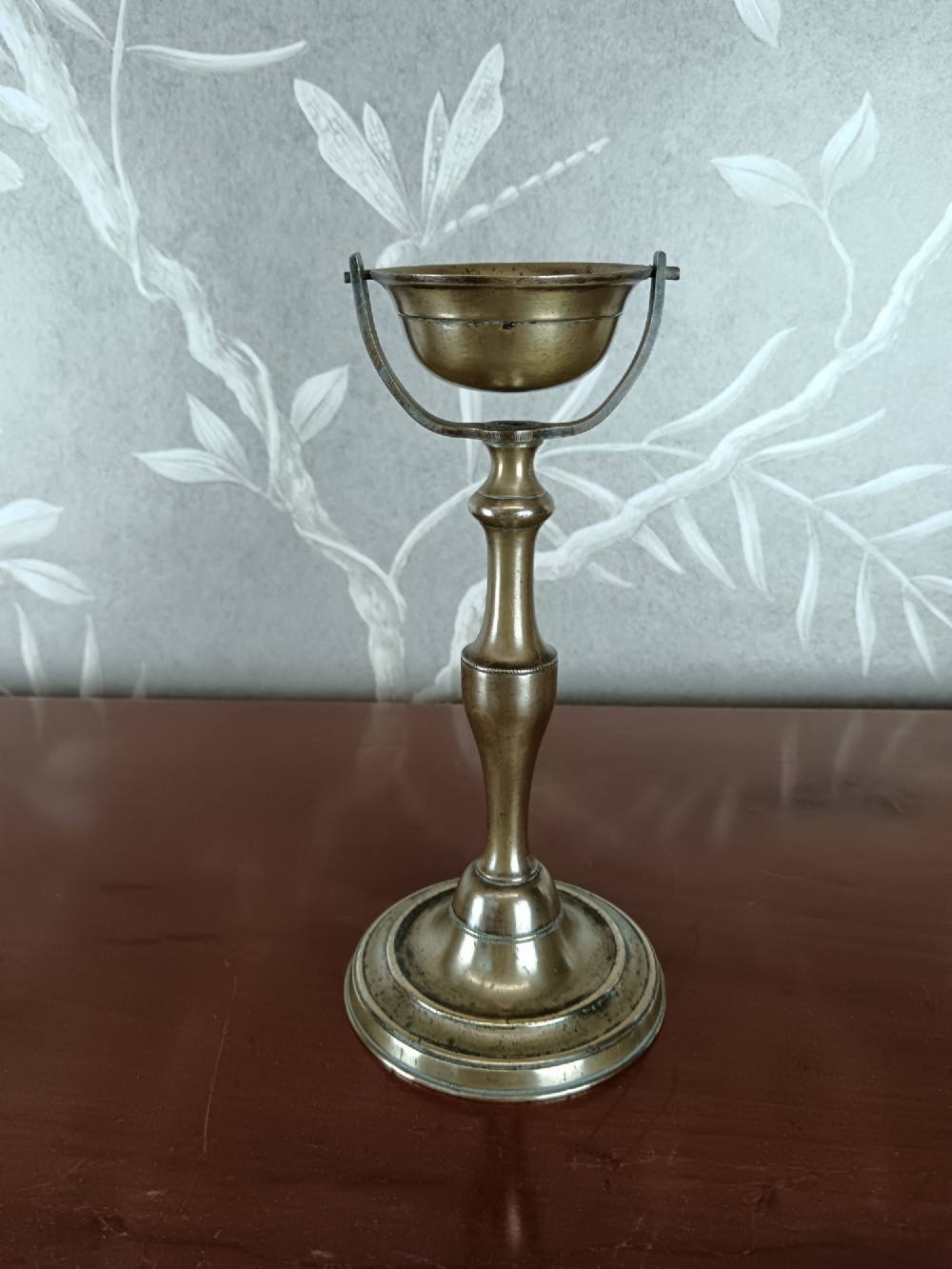 Antique brass oil lamp with a gimballed (swivelling) bowl View VIII