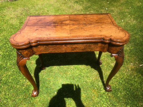 GEORGE II FIGURED WALNUT CARD TABLE - ADDITIONAL PHOTO 4