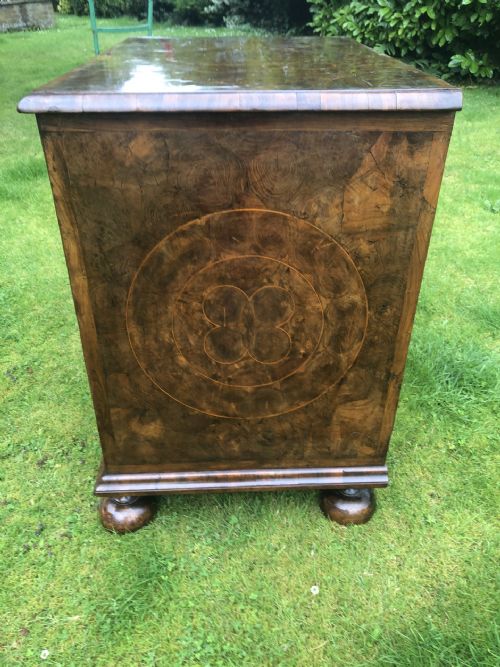 WILLIAM AND MARY PERIOD CIRCA 1690 COMPACT SIZED OYSTER OLIVE WOOD CHEST - ADDITIONAL PHOTO 5