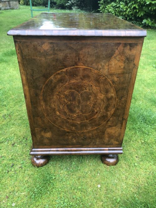 WILLIAM AND MARY PERIOD CIRCA 1690 COMPACT SIZED OYSTER OLIVE WOOD CHEST - ADDITIONAL PHOTO 1