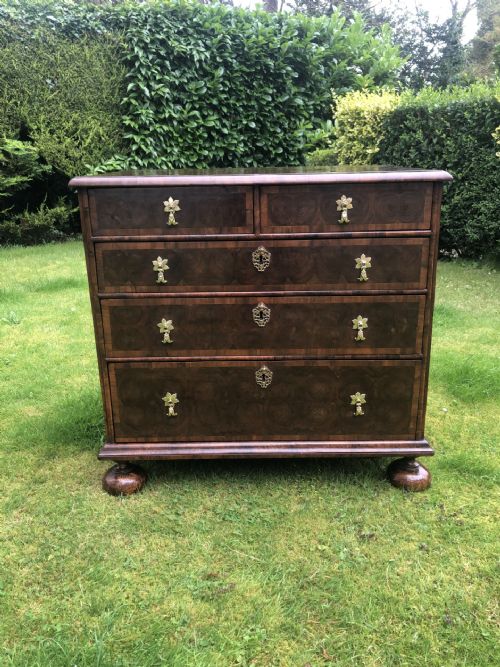 WILLIAM AND MARY PERIOD CIRCA 1690 COMPACT SIZED OYSTER OLIVE WOOD CHEST - ADDITIONAL PHOTO 2