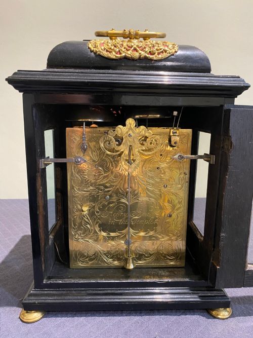 EBONY AND GILDED BRASS FINE TABLE CLOCK BY HENRY JONES CIRCA 1690 - ADDITIONAL PHOTO 4
