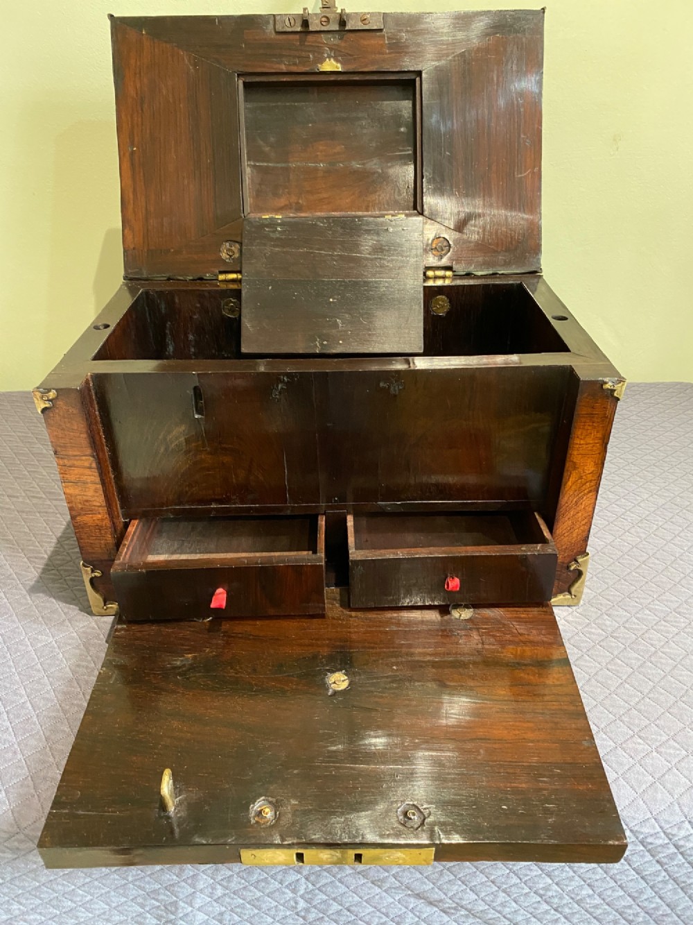 A rectangular late 17th-century William and Mary kingwood veneered coffre forte with pierced brass strapwork mounts and an accompanying brass key. View III