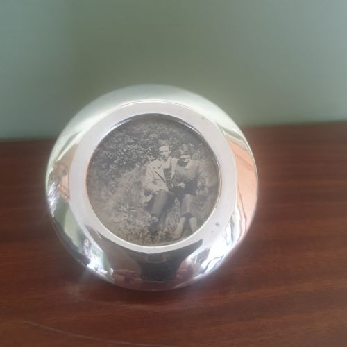 Small Circular Silver Photograph Frame. hallmarked London 1929