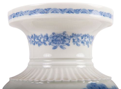 MEIJI PERIOD HIRADO BLUE AND WHITE VASE - ADDITIONAL PHOTO 3