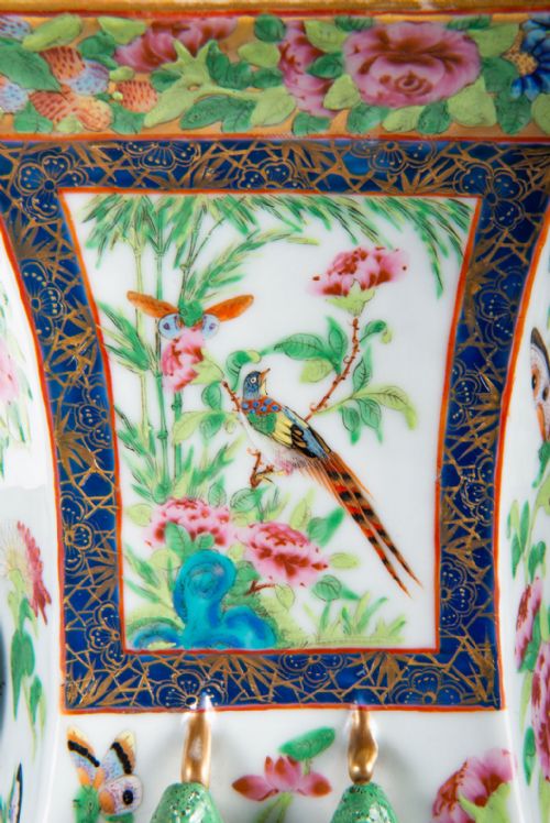 PAIR OF 19TH CENTURY CHINESE CANTONESE ROSE MEDALLION VASES - ADDITIONAL PHOTO 3