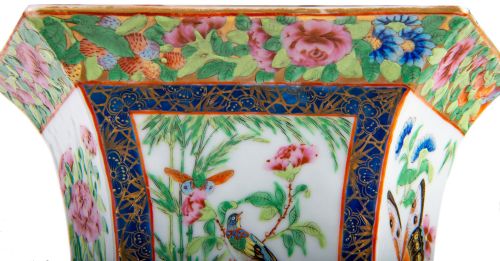 PAIR OF 19TH CENTURY CHINESE CANTONESE ROSE MEDALLION VASES - ADDITIONAL PHOTO 4