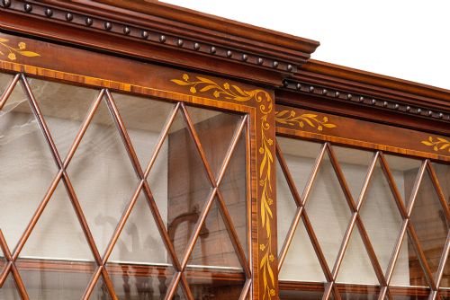 FINE GEORGIAN MAHOGANY INLAID LIBRARY BOOKCASE CIRCA 1800 - ADDITIONAL PHOTO 4